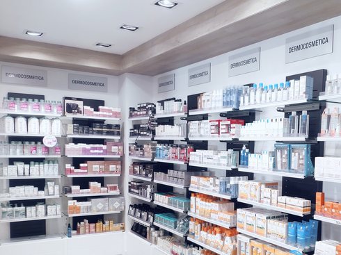 Lineal de dermocosmética de una Farmacia Amiga.